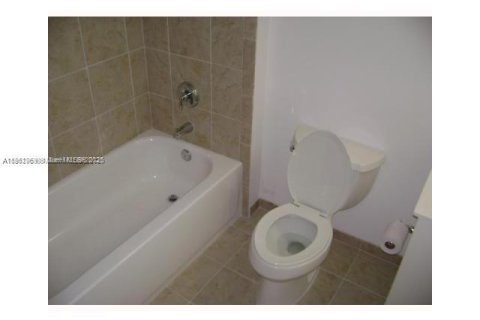 Купить кондоминиум в Майами, Флорида 1 спальня, 57.88м2, № 1892349 - фото 8