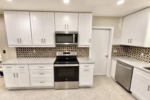 Villa ou maison à louer à Tampa, Floride: 4 chambres, 139.35 m2 № 2385701 - photo 3