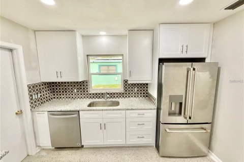 Villa ou maison à louer à Tampa, Floride: 4 chambres, 139.35 m2 № 2385701 - photo 4