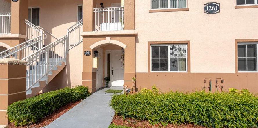 Condo in Homestead, Florida, 2 bedrooms № 1480407