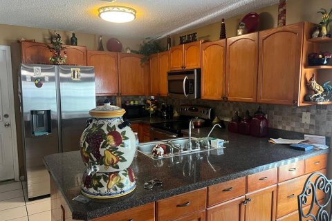 Casa en venta en Kissimmee, Florida, 3 dormitorios, 180.32 m2 № 1904500 - foto 3