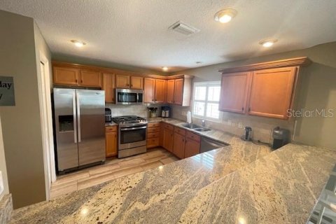 House in The Villages, Florida 2 bedrooms, 104.33 sq.m. № 1905665 - photo 16