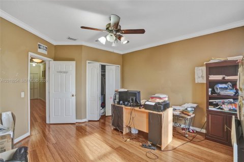 House in Hialeah, Florida 4 bedrooms, 267.37 sq.m. № 2073380 - photo 23