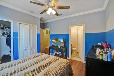 House in Hialeah, Florida 4 bedrooms, 267.37 sq.m. № 2073380 - photo 29