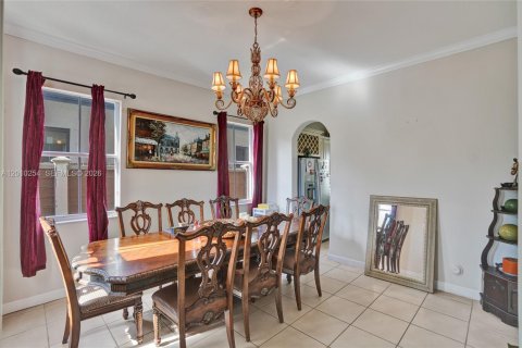 House in Hialeah, Florida 4 bedrooms, 267.37 sq.m. № 2073380 - photo 11