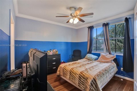 House in Hialeah, Florida 4 bedrooms, 267.37 sq.m. № 2073380 - photo 30