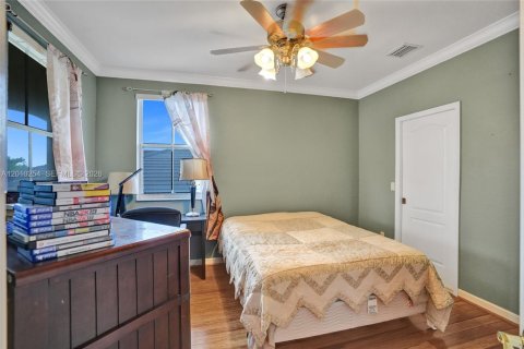 House in Hialeah, Florida 4 bedrooms, 267.37 sq.m. № 2073380 - photo 25