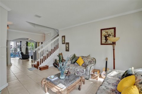 House in Hialeah, Florida 4 bedrooms, 267.37 sq.m. № 2073380 - photo 13