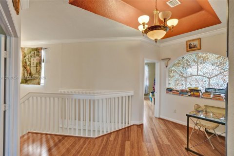 House in Hialeah, Florida 4 bedrooms, 267.37 sq.m. № 2073380 - photo 22