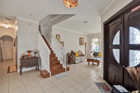 House in Hialeah, Florida 4 bedrooms, 267.37 sq.m. № 2073380 - photo 12