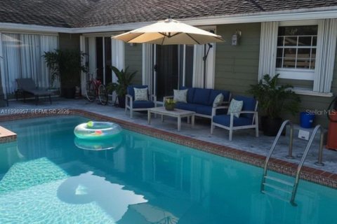 Villa ou maison à vendre à Miami, Floride: 4 chambres, 167.13 m2 № 2410426 - photo 5