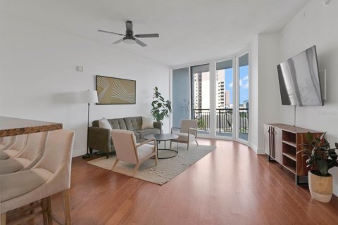 Copropriété à vendre à Tampa, Floride: 2 chambres, 115.38 m2 № 2430345 - photo 8
