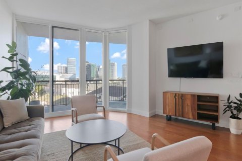 Copropriété à vendre à Tampa, Floride: 2 chambres, 115.38 m2 № 2430345 - photo 3