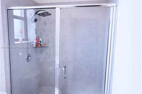 Townhouse in Hialeah, Florida 3 bedrooms, 122.63 sq.m. № 2044442 - photo 20