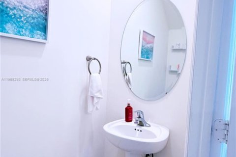 Townhouse in Hialeah, Florida 3 bedrooms, 122.63 sq.m. № 2044442 - photo 12