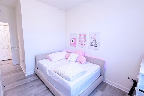 Townhouse in Hialeah, Florida 3 bedrooms, 122.63 sq.m. № 2044442 - photo 14