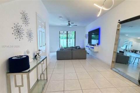 Townhouse in Hialeah, Florida 3 bedrooms, 122.63 sq.m. № 2044442 - photo 2