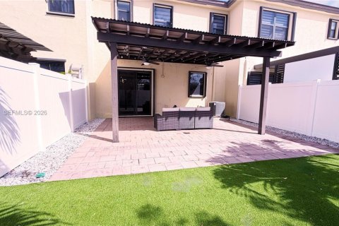 Townhouse in Hialeah, Florida 3 bedrooms, 122.63 sq.m. № 2044442 - photo 9