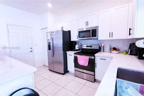 Townhouse in Hialeah, Florida 3 bedrooms, 122.63 sq.m. № 2044442 - photo 7