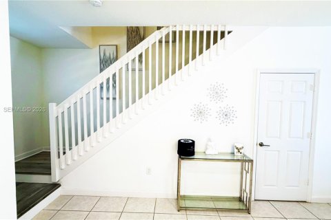 Townhouse in Hialeah, Florida 3 bedrooms, 122.63 sq.m. № 2044442 - photo 4