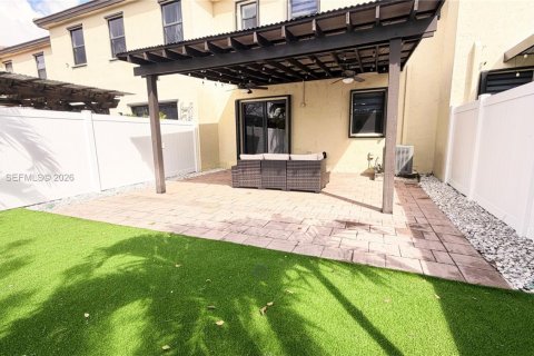Townhouse in Hialeah, Florida 3 bedrooms, 122.63 sq.m. № 2044442 - photo 8
