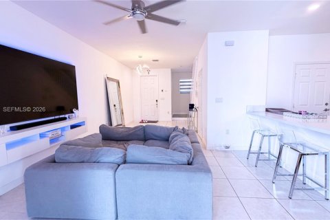 Townhouse in Hialeah, Florida 3 bedrooms, 122.63 sq.m. № 2044442 - photo 5