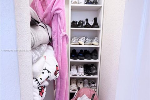 Townhouse in Hialeah, Florida 3 bedrooms, 122.63 sq.m. № 2044442 - photo 22