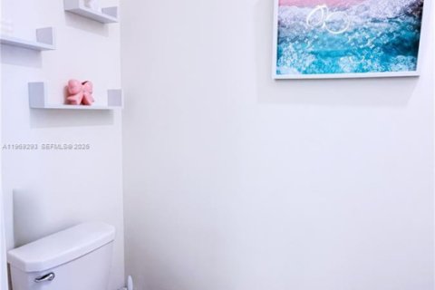 Townhouse in Hialeah, Florida 3 bedrooms, 122.63 sq.m. № 2044442 - photo 11