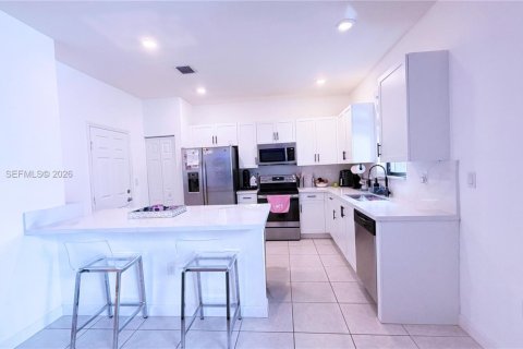 Townhouse in Hialeah, Florida 3 bedrooms, 122.63 sq.m. № 2044442 - photo 6