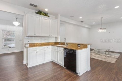 House in Oxford, Florida 4 bedrooms, 177.44 sq.m. № 2229478 - photo 9