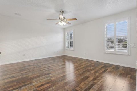 House in Oxford, Florida 4 bedrooms, 177.44 sq.m. № 2229478 - photo 15