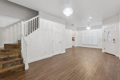 House in Oxford, Florida 4 bedrooms, 177.44 sq.m. № 2229478 - photo 5