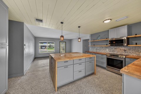 House in Wilton Manors, Florida 3 bedrooms, 156.73 sq.m. № 2088410 - photo 10