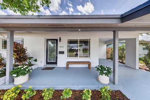 House in Wilton Manors, Florida 3 bedrooms, 156.73 sq.m. № 2088410