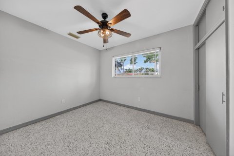 House in Wilton Manors, Florida 3 bedrooms, 156.73 sq.m. № 2088410 - photo 24