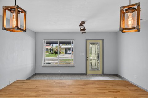 House in Wilton Manors, Florida 3 bedrooms, 156.73 sq.m. № 2088410 - photo 14