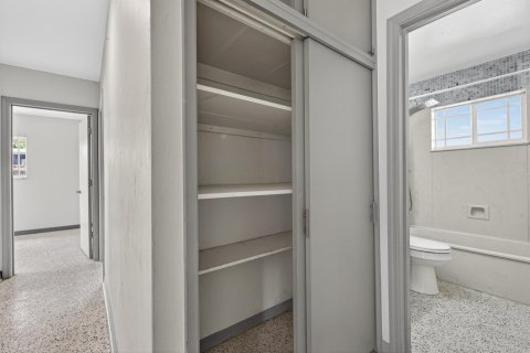 House in Wilton Manors, Florida 3 bedrooms, 156.73 sq.m. № 2088410 - photo 21