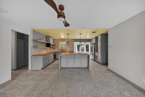 House in Wilton Manors, Florida 3 bedrooms, 156.73 sq.m. № 2088410 - photo 3