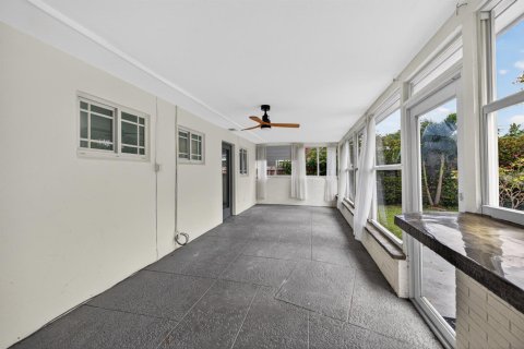 House in Wilton Manors, Florida 3 bedrooms, 156.73 sq.m. № 2088410 - photo 19