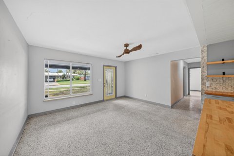 House in Wilton Manors, Florida 3 bedrooms, 156.73 sq.m. № 2088410 - photo 6