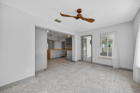 House in Wilton Manors, Florida 3 bedrooms, 156.73 sq.m. № 2088410 - photo 17