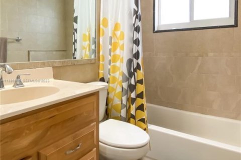 Купить виллу или дом в Тамарак, Флорида 5 комнат, 80.27м2, № 2172201 - фото 4