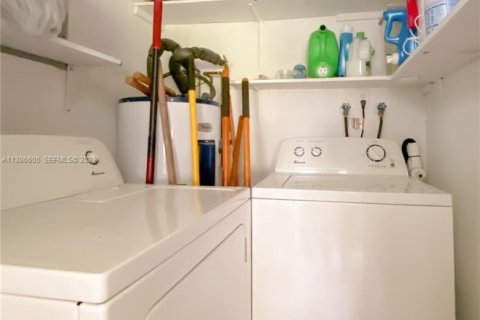 Купить виллу или дом в Тамарак, Флорида 5 комнат, 80.27м2, № 2172201 - фото 7