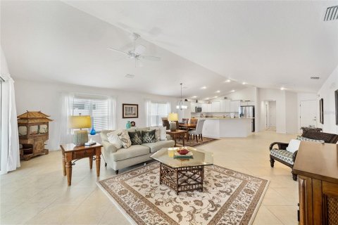 Casa en venta en The Villages, Florida, 3 dormitorios, 180.04 m2 № 2167329 - foto 10