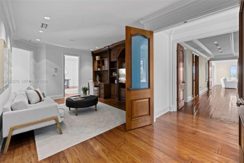 House in Coral Gables, Florida 5 bedrooms, 601.64 sq.m. № 2030536 - photo 25