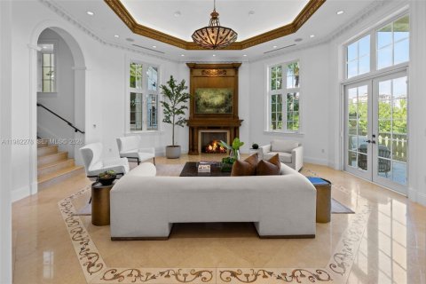House in Coral Gables, Florida 5 bedrooms, 601.64 sq.m. № 2030536 - photo 3