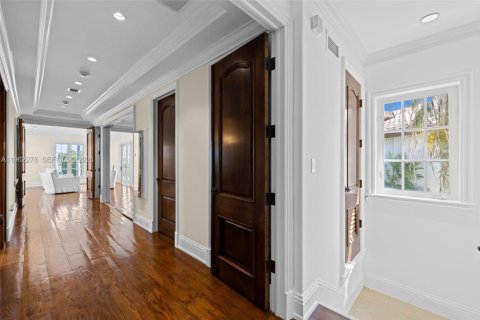 House in Coral Gables, Florida 5 bedrooms, 601.64 sq.m. № 2030536 - photo 24