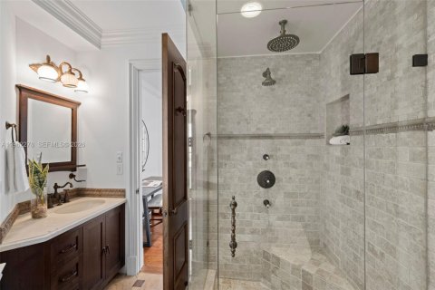 House in Coral Gables, Florida 5 bedrooms, 601.64 sq.m. № 2030536 - photo 28