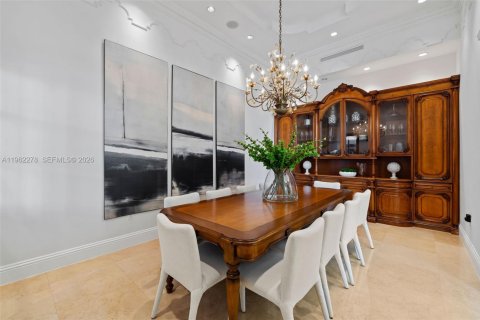 House in Coral Gables, Florida 5 bedrooms, 601.64 sq.m. № 2030536 - photo 15