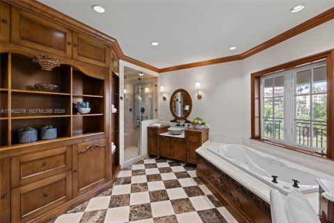 House in Coral Gables, Florida 5 bedrooms, 601.64 sq.m. № 2030536 - photo 21